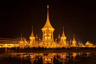 Royal crematorium of King Rama IX at night.jpg